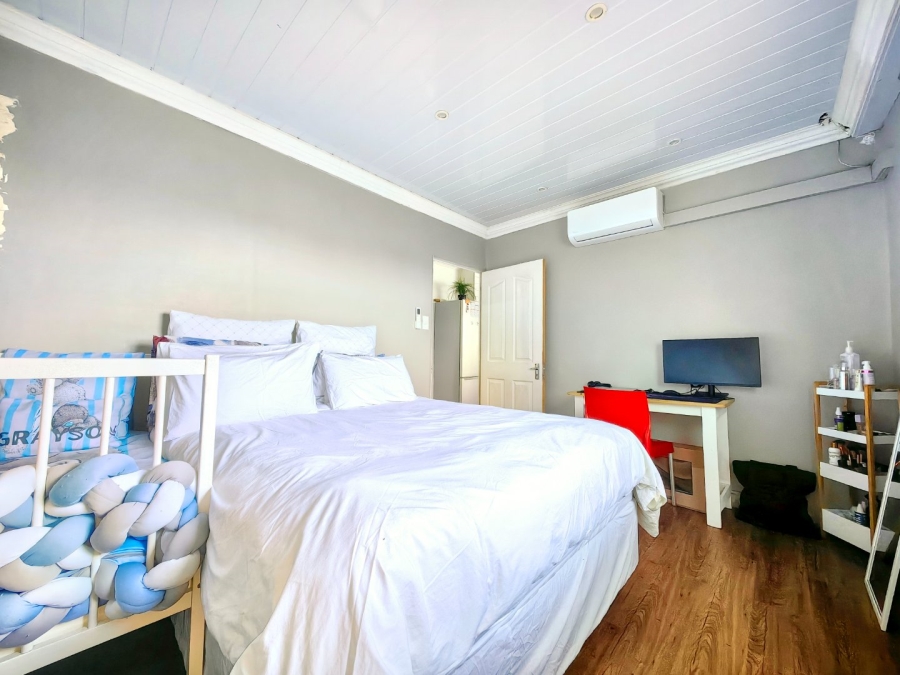 5 Bedroom Property for Sale in Bridgetown Western Cape